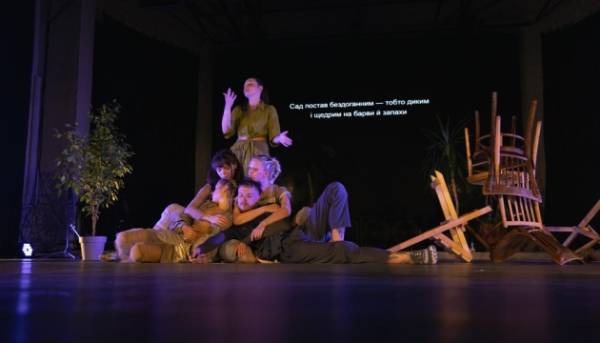 У Львові відбудеться показ вистави «Тут буде сад» з елементами жестової мови.