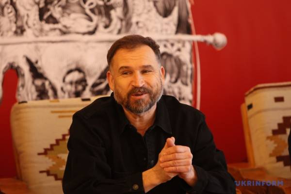 Драматичний театр Франківська представить прем'єру постановки «Маруся Чурай» за мотивами твору Ліни Костенко. 6