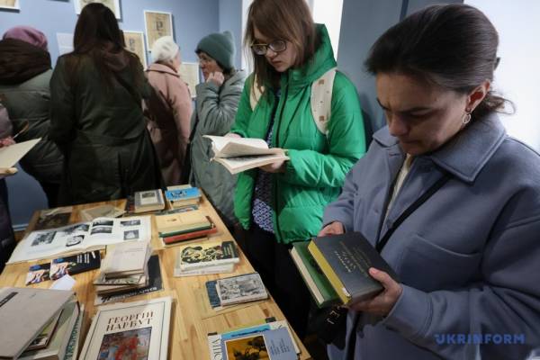 У Харкові відновив роботу музей літератури. 11