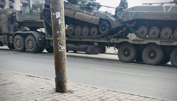 Головна 17 Російські війська активно перекидають техніку з Бердянського напрямку на північ…