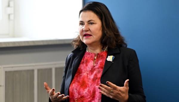 Головна 27 Речник Євросоюзу знайшов уламки “Шахеда” під час прогулянки київським…