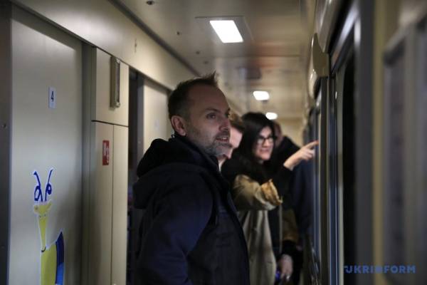 Потяги Львів - Одеса та Харків - Івано-Франківськ матимуть модернізовані вагони для дітей 17