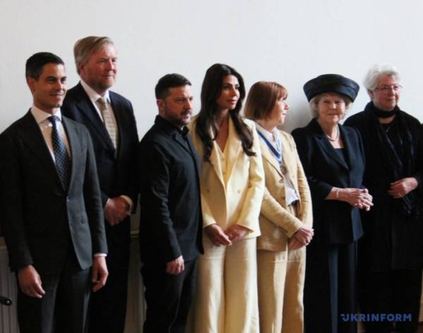 У Нідерландах було вручено премію «Чотири свободи», яка була призначена для Президента та українського народу. 22 У Нідерландах було вручено премію «Чотири свободи», яка була призначена для Президента та українського народу. 22