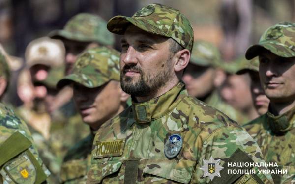 Перший загін патрульної поліції закінчив виснажливі тренування на навчальних полігонах 16 Перший загін патрульної поліції закінчив виснажливі тренування на навчальних полігонах 16