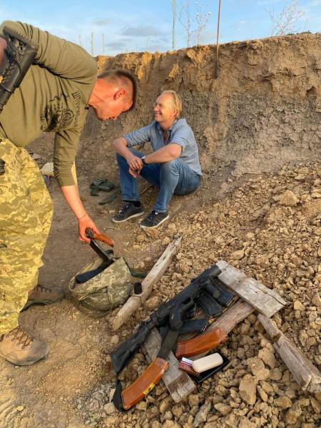 Голландський доброчинець нагороджений орденом «За заслуги» III ступеня за допомогу Україні 16 Голландський доброчинець нагороджений орденом «За заслуги» III ступеня за допомогу Україні 16