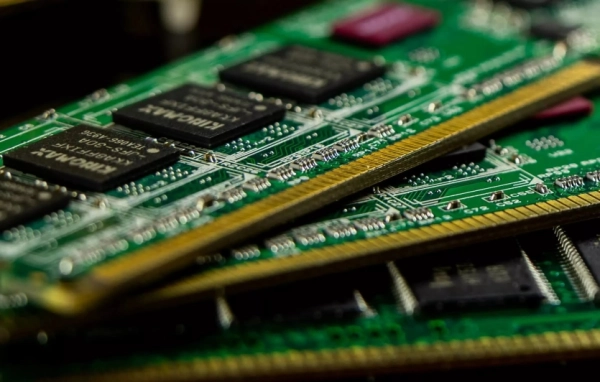 Intel пропонує новий стандарт пам’яті ZAM, що кидає виклик HBM