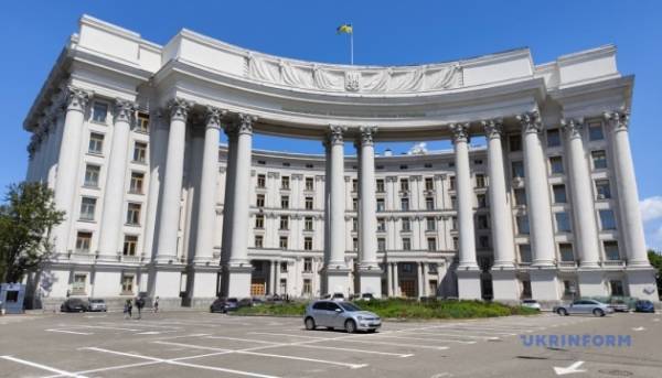 Головна 30 Погрози Росії дипломатичним представництвам: МЗС України підтверджує, що загроза з…