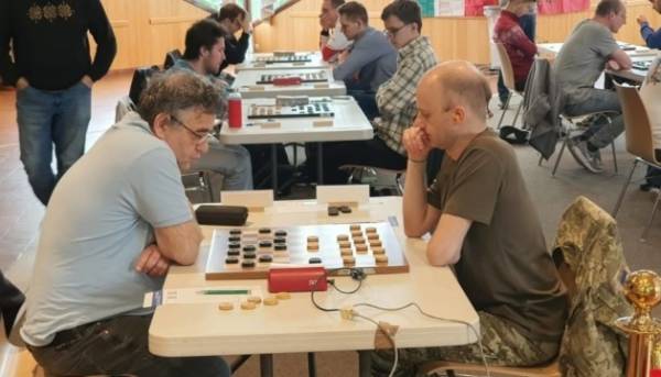 Українські шашкісти лідирують на командному чемпіонаті світу у Франції 2