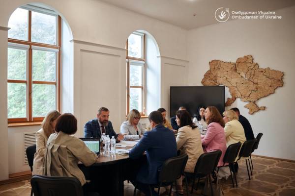 Лубінець звернув увагу Лісового на труднощі у реформуванні старшої школи та підготовці до НМТ. 8 Лубінець звернув увагу Лісового на труднощі у реформуванні старшої школи та підготовці до НМТ. 8