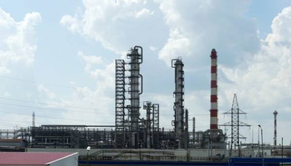 Головна 34 Нафтопереробний завод у Рязані зупинив діяльність після атаки українських безпілотників…