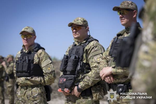 Перший загін патрульної поліції закінчив виснажливі тренування на навчальних полігонах 18 Перший загін патрульної поліції закінчив виснажливі тренування на навчальних полігонах 18