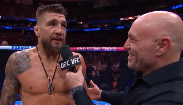 Другий раз поспіль Ярослав Амосов з України святкував успіх в UFC 5 Другий раз поспіль Ярослав Амосов з України святкував успіх в UFC 5