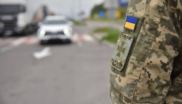 Головна 37 Україна зняла обмеження для жінок щодо виїзду за кордон –…