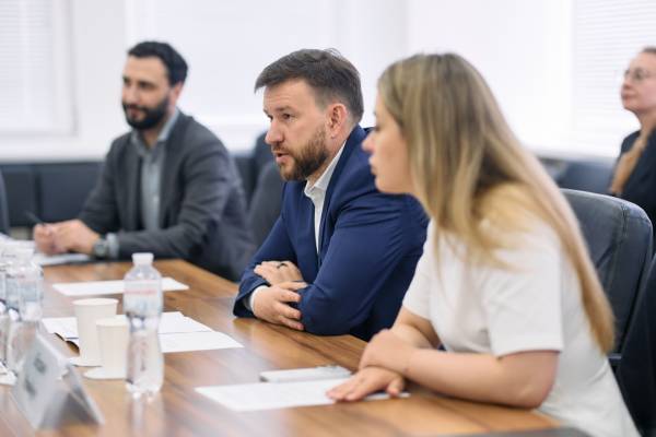 Міністерство соціальної політики разом із "Ветеранським корпусом" надаватимуть підтримку захисникам і їхнім сім'ям 8 Міністерство соціальної політики разом із "Ветеранським корпусом" надаватимуть підтримку захисникам і їхнім сім'ям 8