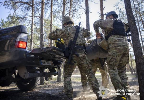 Перший загін патрульної поліції закінчив виснажливі тренування на навчальних полігонах 21 Перший загін патрульної поліції закінчив виснажливі тренування на навчальних полігонах 21