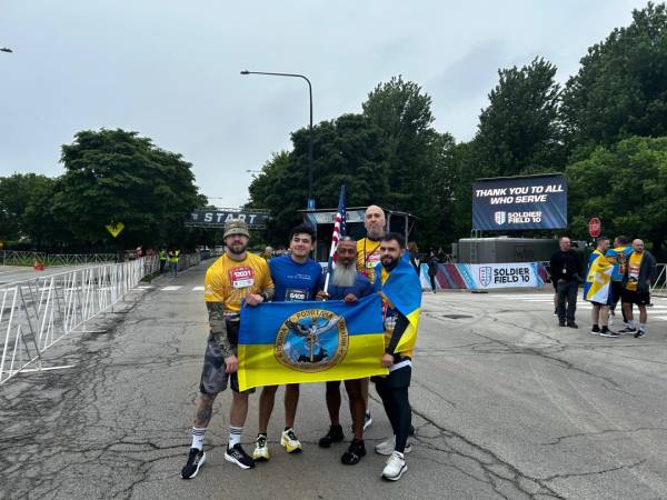Військовослужбовці з України разом із ветеранами Сполучених Штатів Америки долучилися до пробігу на честь загиблих. 16 Військовослужбовці з України разом із ветеранами Сполучених Штатів Америки долучилися до пробігу на честь загиблих. 16