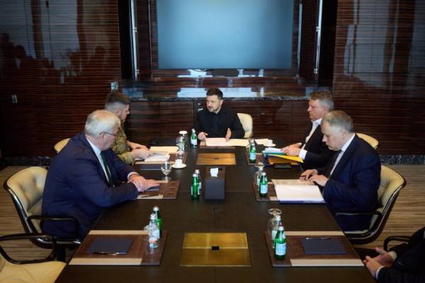 Зеленський висловив осуд нападів Ірану на ОАЕ: Розробляються нові шляхи забезпечення безпеки в регіоні Близького Сходу 4