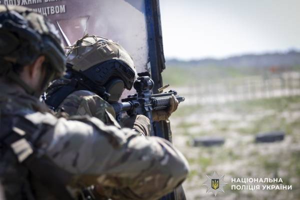 Перший загін патрульної поліції закінчив виснажливі тренування на навчальних полігонах 20 Перший загін патрульної поліції закінчив виснажливі тренування на навчальних полігонах 20