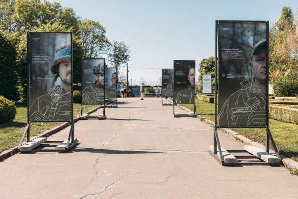 Виставка «Обличчя піхоти» в Києві: представлено портрети захисників 10