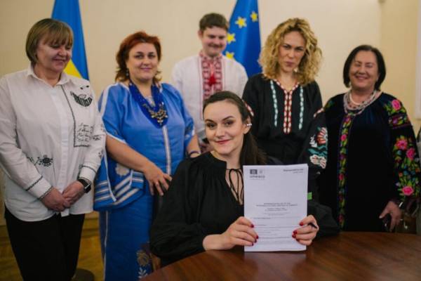 Вишиванку внесено до репрезентативного списку нематеріальної культурної спадщини людства за поданням Мінкульту 5 Вишиванку внесено до репрезентативного списку нематеріальної культурної спадщини людства за поданням Мінкульту 5