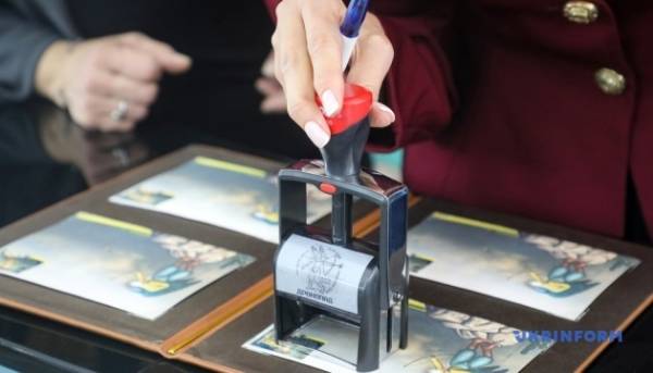 Головна 39 “Укрпошта” і фонд “Повернись живим” представили благодійну марку