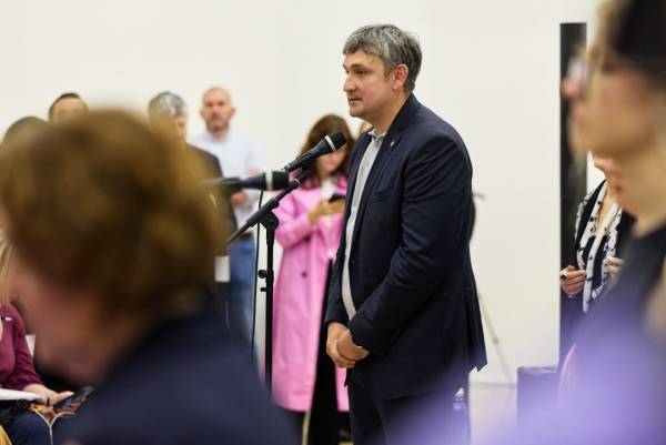 Міжнародні союзники зробили колективне звернення на підтримку України під час 61-го Венеційського бієнале 13 Міжнародні союзники зробили колективне звернення на підтримку України під час 61-го Венеційського бієнале 13