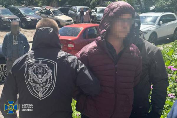 У Бюро економічної безпеки викрито дві корупційні схеми, затримано аналітика та детектива. 5 У Бюро економічної безпеки викрито дві корупційні схеми, затримано аналітика та детектива. 5