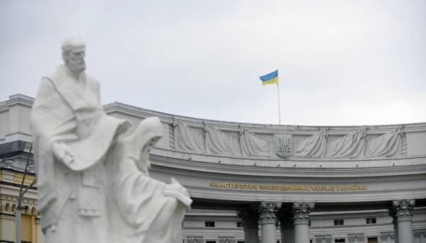Міністерство закордонних справ категорично заперечує російські твердження про нібито "напад України" на Запорізьку атомну електростанцію. 15