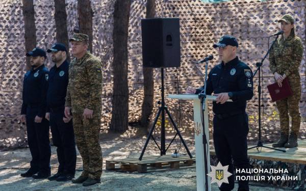 Перший загін патрульної поліції закінчив виснажливі тренування на навчальних полігонах 22 Перший загін патрульної поліції закінчив виснажливі тренування на навчальних полігонах 22