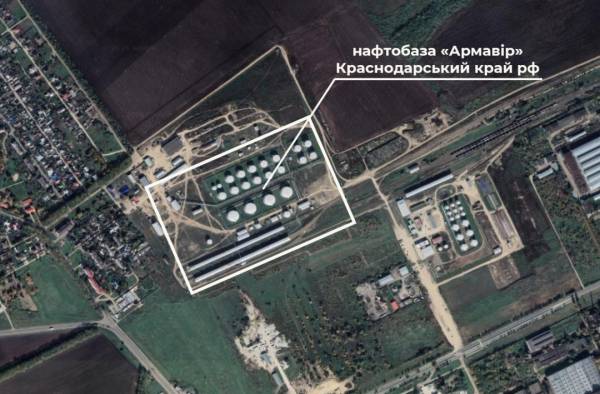 Президент Зеленський підтвердив удар по російському нафтопереробному заводу в Армавірі, який розташований за 500 кілометрів від українських кордонів. 4