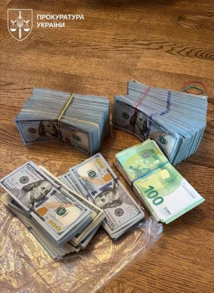 Суд заарештував п'ятьох осіб, яких підозрюють у приховуванні діяльності мережі "порноофісів". 8 Суд заарештував п'ятьох осіб, яких підозрюють у приховуванні діяльності мережі "порноофісів". 8