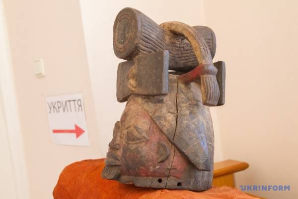 У столиці презентували експозицію африканських масок 14 У столиці презентували експозицію африканських масок 14
