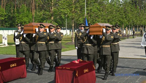 Головна 37 Лідер ОУН Андрій Мельник знову похований. Які наступні кроки?
