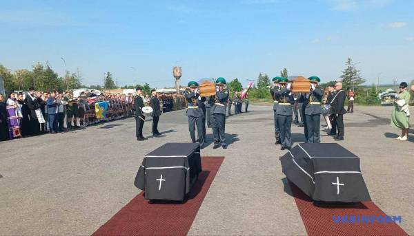 В Україну повернено останки Андрія Мельника, очільника ОУН, та його дружини. 9