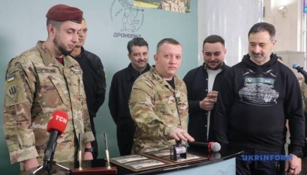 "Укрпошта" і фонд "Повернись живим" представили благодійну марку 13