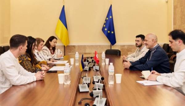 Головна 25 Бережна та посол Туреччини обговорили втілення спільних ініціатив та охорону культурної спадщини