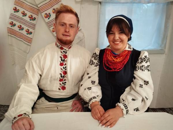Як майстрині з Вінниччини образ жінки у вишиванці «зашифрували» 10