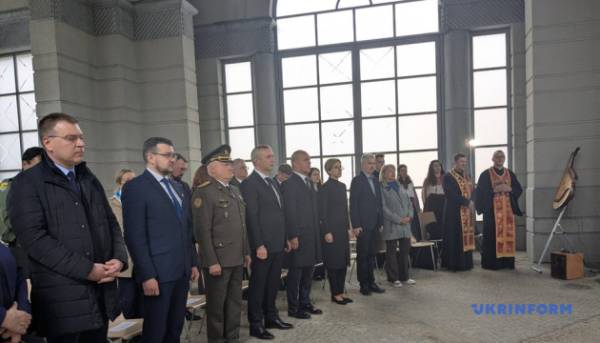 Люксембург передав Україні тіла лідера ОУН Андрія Мельника та його дружини для подальшого перепоховання. 20
