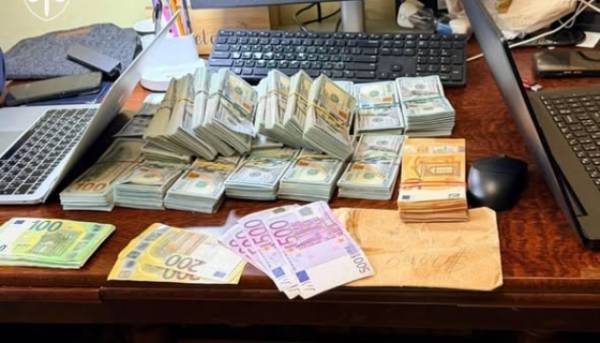 Суд заарештував п'ятьох осіб, яких підозрюють у приховуванні діяльності мережі "порноофісів". 15 Суд заарештував п'ятьох осіб, яких підозрюють у приховуванні діяльності мережі "порноофісів". 15