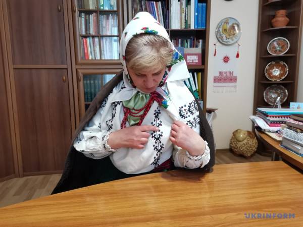 Як майстрині з Вінниччини образ жінки у вишиванці «зашифрували» 12