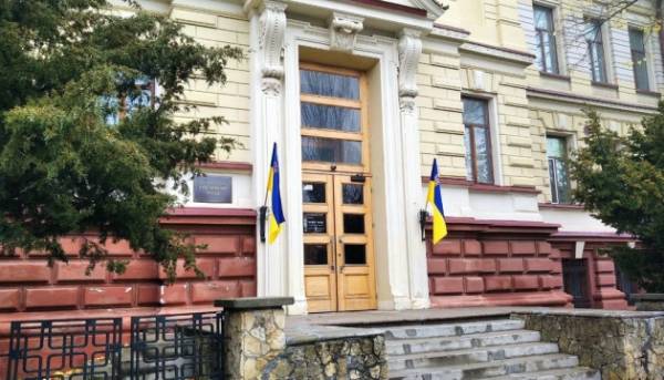 Частина колекцій, вивезених росіянами з Херсонського музею, псується у підвалі в Генічеську.