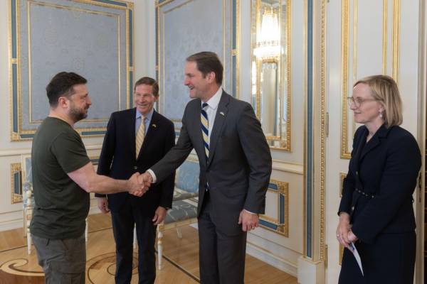 Зеленський обговорив з американськими законодавцями посилення протиповітряної оборони, санкції проти Росії та шляхи досягнення миру. 5