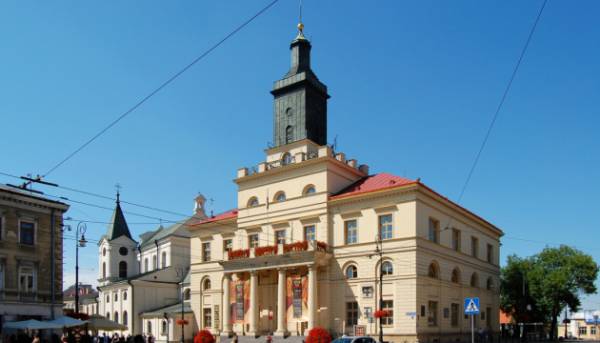 У Любліні з ратуші зняли прапор України після того, як підрозділ ССО назвали на честь Героїв УПА 1 У Любліні з ратуші зняли прапор України після того, як підрозділ ССО назвали на честь Героїв УПА 1