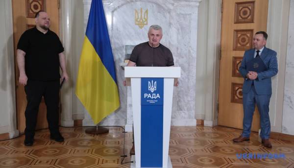 До 250-річчя проголошення незалежності Сполучених Штатів Америки у Верховній Раді України розгорнуто фотовиставку, організовану інформаційним агентством «Укрінформ» спільно з дипломатичним представництвом США. 32 До 250-річчя проголошення незалежності Сполучених Штатів Америки у Верховній Раді України розгорнуто фотовиставку, організовану інформаційним агентством «Укрінформ» спільно з дипломатичним представництвом США. 32
