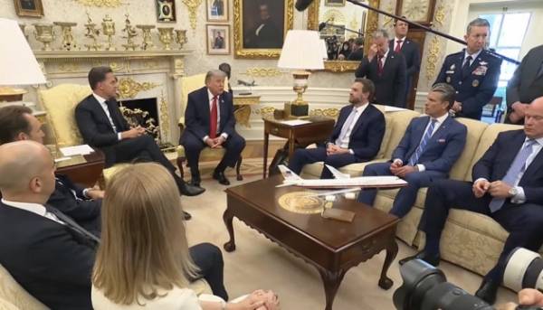 Зеленський, на думку Трампа, «доволі непогано справляється» у війні проти Росії. 19