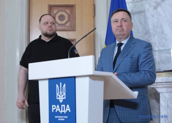 До 250-річчя проголошення незалежності Сполучених Штатів Америки у Верховній Раді України розгорнуто фотовиставку, організовану інформаційним агентством «Укрінформ» спільно з дипломатичним представництвом США. 30 До 250-річчя проголошення незалежності Сполучених Штатів Америки у Верховній Раді України розгорнуто фотовиставку, організовану інформаційним агентством «Укрінформ» спільно з дипломатичним представництвом США. 30