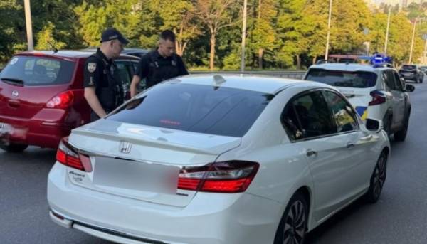 Головна 25 У Києві затримали двох іноземців, які перебували під міжнародним розшуком