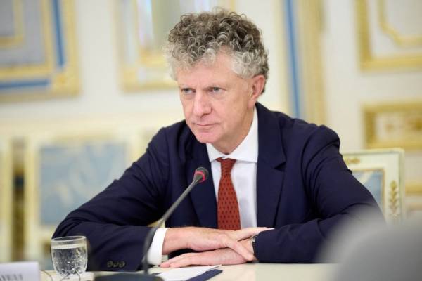 Володимир Зеленський провів зустріч із радником прем'єр-міністра Великої Британії, обговорюючи ситуацію на фронті та наслідки українських ударів по території Російської Федерації. 7 Володимир Зеленський провів зустріч із радником прем'єр-міністра Великої Британії, обговорюючи ситуацію на фронті та наслідки українських ударів по території Російської Федерації. 7