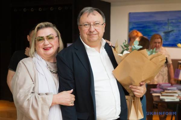 У столиці представили збірку висловлювань та філософських міркувань «100 дещо неординарних ідей» 16 У столиці представили збірку висловлювань та філософських міркувань «100 дещо неординарних ідей» 16