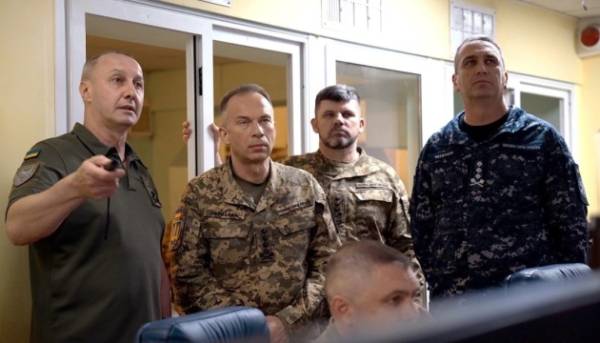 Сирський проінспектував протиповітряну оборону на півдні, видавши накази військовим. 17